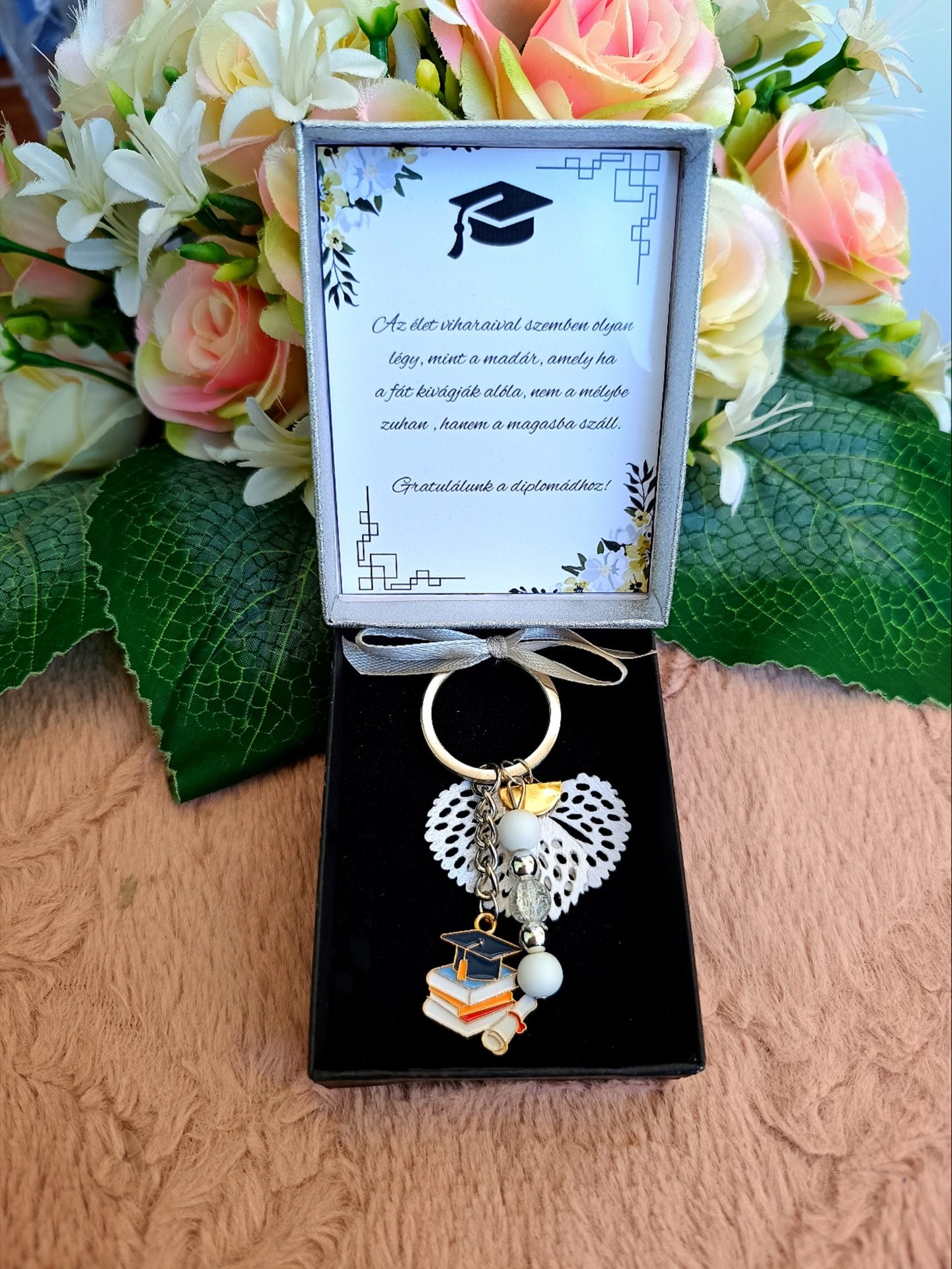 Diplomaosztó ajándék kulcstartó